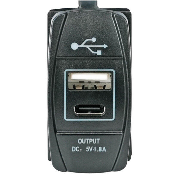 Enchufe de corriente de doble puerto (USB y C)